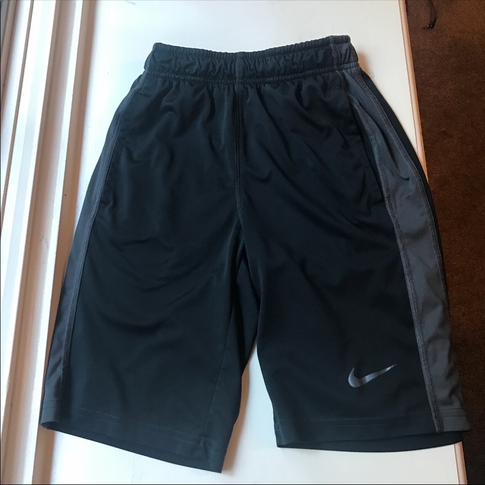 Nike Shorts Boys Black Small